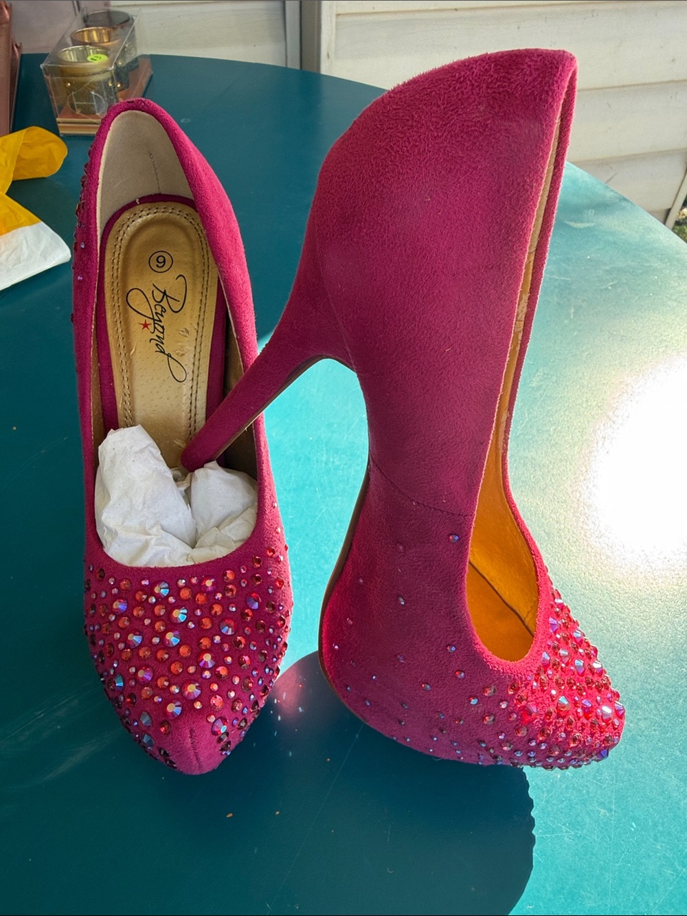 NWT Women’s Hot Pink Shoes sizes 9 & 10. Faux suede gorgeous